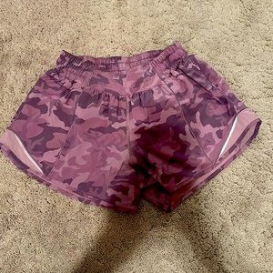 Pink camo Lulu lemon shorts. SIZE 6